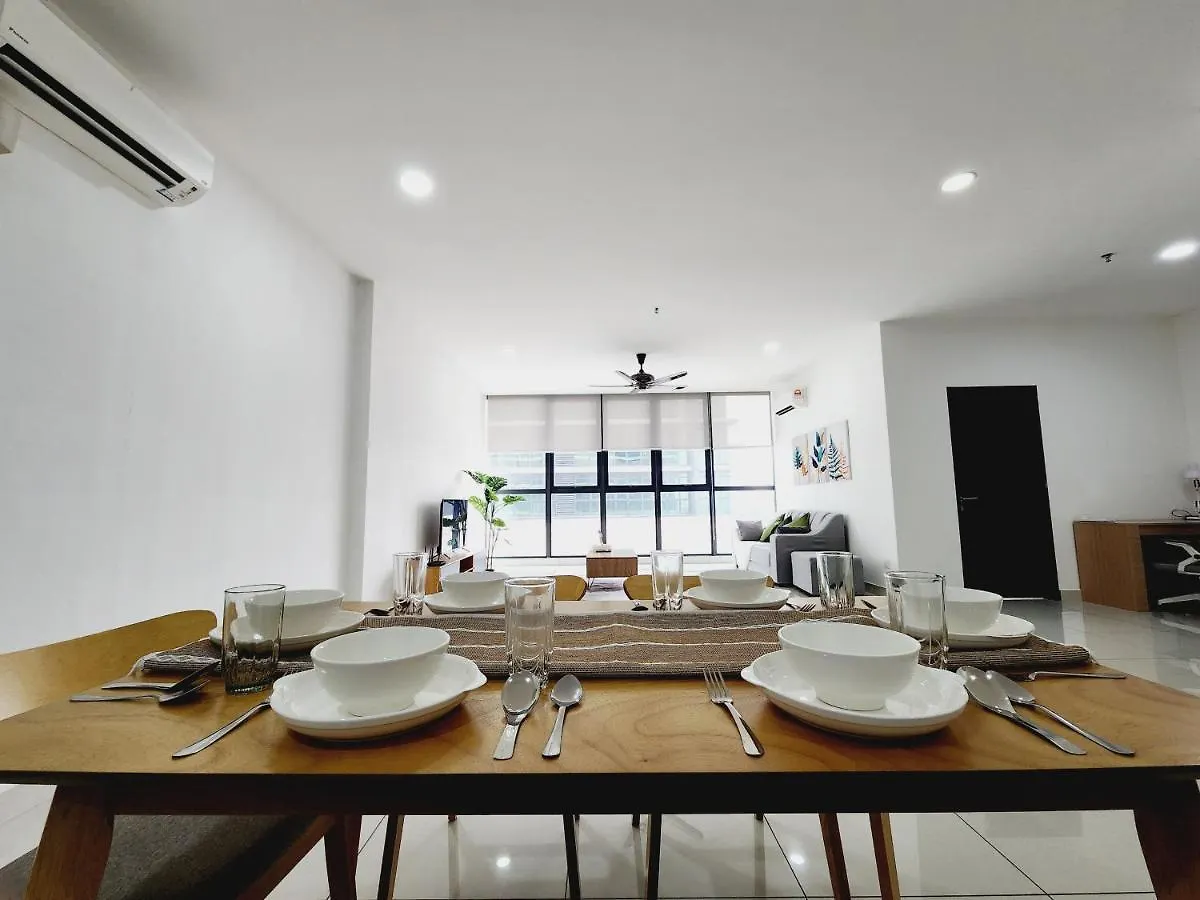 2 Rooms Cozy Stay Night View With Workspace#8Pax#1U#Damansara ペタリンジャヤ アパート